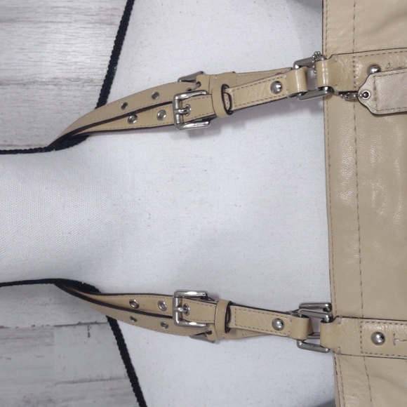 Coach Beige Leather Handbag - Picture 2 of 16